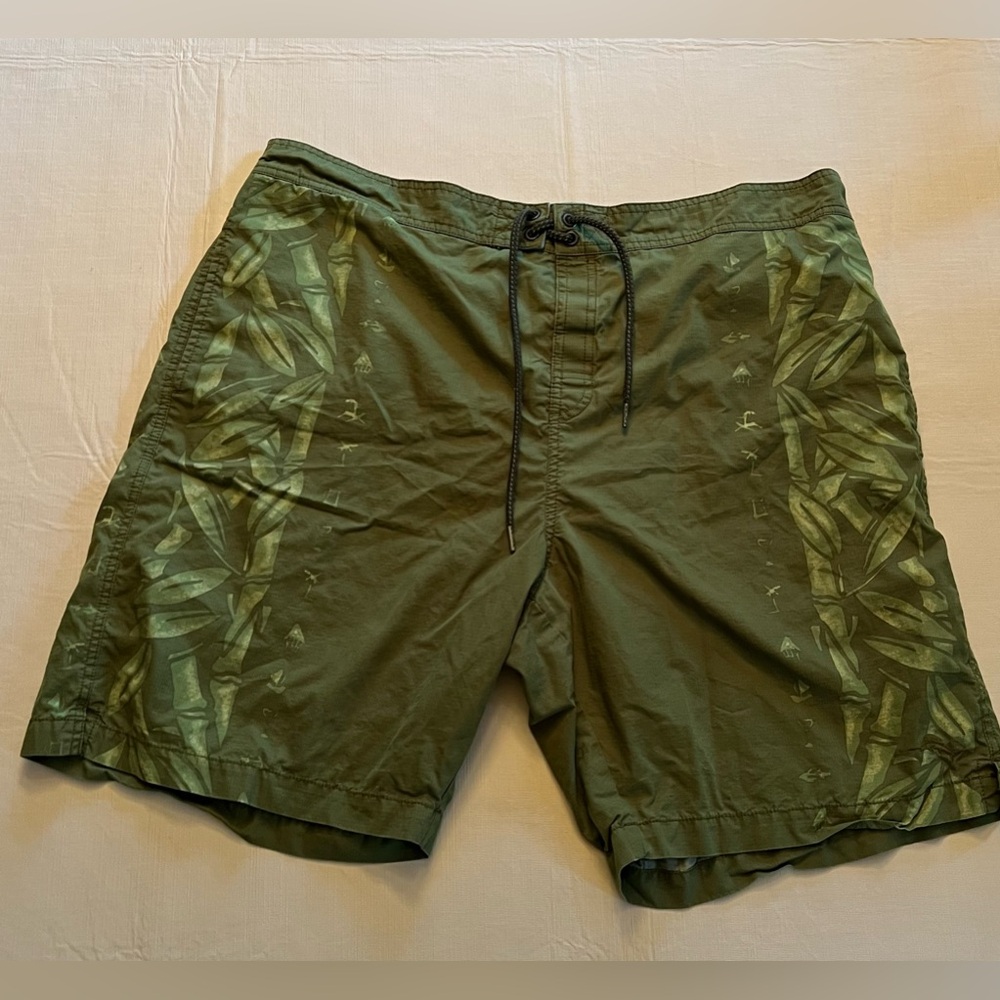 Tommy Bahama Men’s Green bamboo Print Swim Trunks Shorts